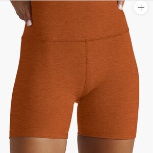 Beyond Yoga Keep Pace 5” Biker Shorts / Warm Clay / M
